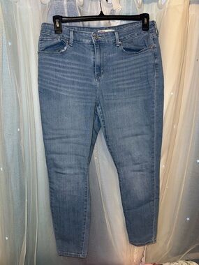 Levi Strauss Mid Rise Skinny Jeans